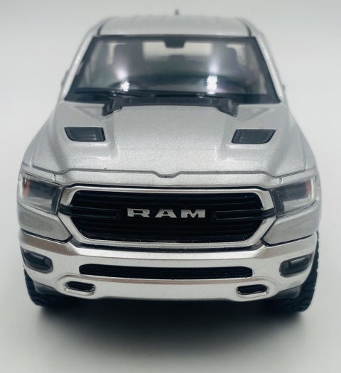 RAM 1500 Crew Cab Laramie 2019 1:27 Motormax 79357 szary RAM 1500 Crew Cab Laramie 2019 1:27 Motormax 79357 szary