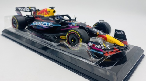 RB19 F1 RedBull 2023 #1 Max Verstappen GP MIAMI gablotka Bburago 1:24 RB19 F1 RedBull 2023 #1 Max Verstappen GP MIAMI gablotka Bburago 1:24