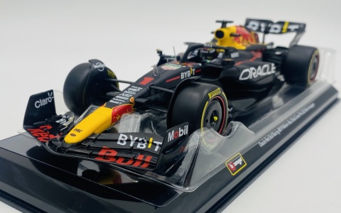 RB19 F1 RedBull 2023 #1 Verstappen gablotka Bburago model 1:24 RB19 F1 RedBull 2023 #1 Verstappen gablotka Bburago model 1:24
