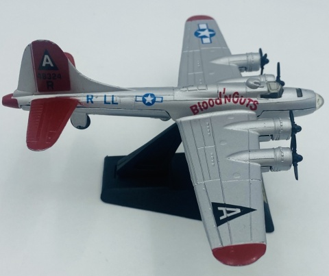 Samolot Boeing B-17 Flying Fortress Blood'nGuts podstawka METAL Motormax