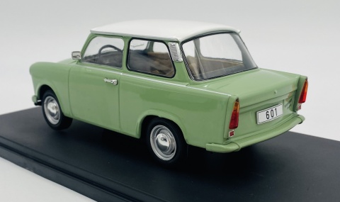 Trabant 601 (1965) model WB124241 METAL WhiteBox 1:24 zielony Trabant 601 (1965) model WB124241 METAL WhiteBox 1:24 zielony