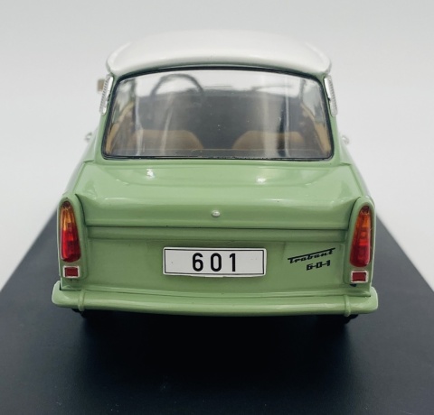 Trabant 601 (1965) model WB124241 METAL WhiteBox 1:24 zielony Trabant 601 (1965) model WB124241 METAL WhiteBox 1:24 zielony