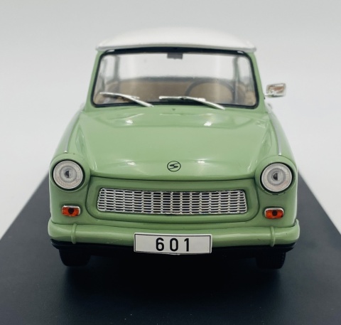 Trabant 601 (1965) model WB124241 METAL WhiteBox 1:24 zielony Trabant 601 (1965) model WB124241 METAL WhiteBox 1:24 zielony