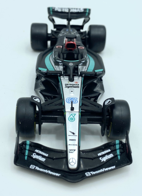 Zestaw Mercedes AMG F1 W15 '24 Russell Hamilton do zawieszenia Bburago 1:24 Zestaw Mercedes AMG F1 W15 '24 Russell Hamilton do zawieszenia Bburago 1:24