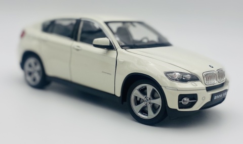 BMW X6 5.0 xDrive E71 model 24004 Welly 1:24 biały