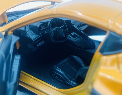 Chevrolet CORVETTE 2023 model 24120 Welly 1:24 pomarańczowy