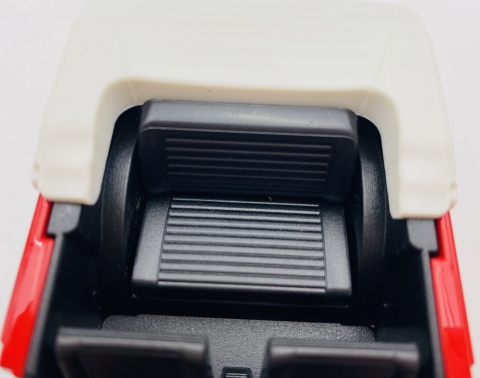 Jeep Jeepster Commando Roadster 1967 model 24117 Welly 1:24 czerwony