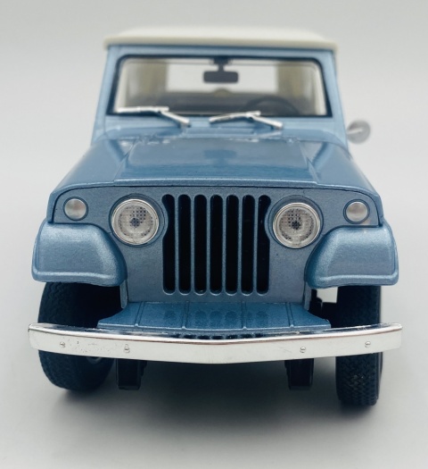 Jeep Jeepster Commando Station Wagon 1967 model 24117 Welly 1:24 niebieski