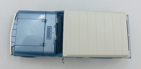Jeep Jeepster Commando Station Wagon 1967 model 24117 Welly 1:24 niebieski