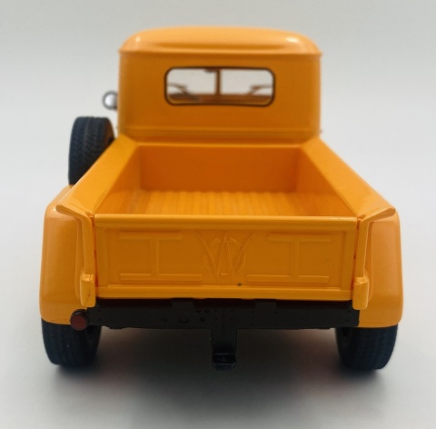 Jeep WILLYS Pickup 1947 model 24116 Welly 1:24 pomarańczowy