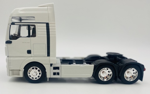 MAN TGX XXL 3 osie ciągnik siodłowy model WELLY 32650L metal 1:32 biały