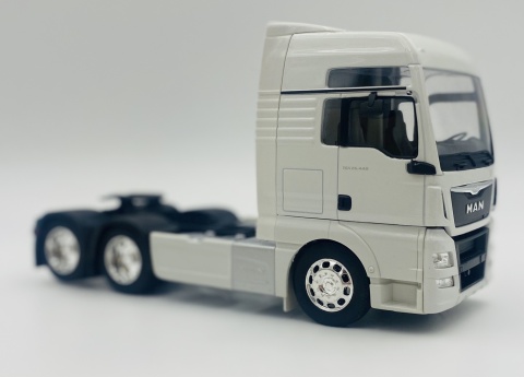 MAN TGX XXL 3 osie ciągnik siodłowy model WELLY 32650L metal 1:32 biały
