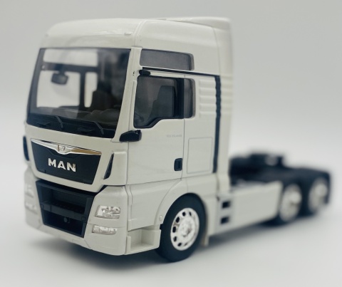 MAN TGX XXL 3 osie ciągnik siodłowy model WELLY 32650L metal 1:32 biały