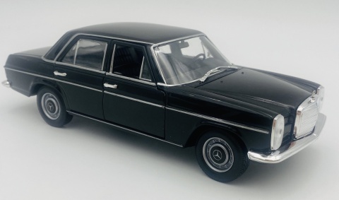 MERCEDES-BENZ 220 W115 metal model WELLY 1:24 czarny