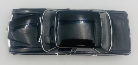 MERCEDES-BENZ 220 W115 metal model WELLY 1:24 czarny