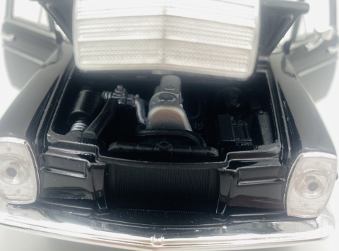 MERCEDES-BENZ 220 W115 metal model WELLY 1:24 czarny