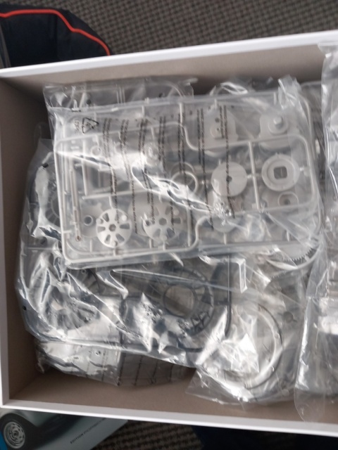 MODEL silnika Porsche 911 Carrera 547 4 cylindry boxer do złożenia 1:3