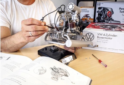 MODEL silnika VW Bus ogórek VW Beetle garbus 2 in 1 do złożenia 1:4