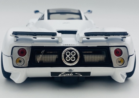 PAGANI Zonda C12 1:18 model Motormax 73147 biały
