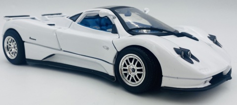 PAGANI Zonda C12 1:18 model Motormax 73147 biały