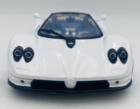 PAGANI Zonda C12 1:18 model Motormax 73147 biały
