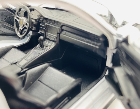 PORSCHE 911 GT3 RS (991) 2016 model 24080 metal WELLY 1:24 biały