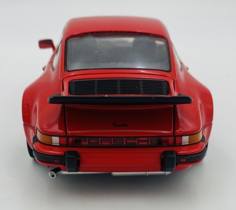 PORSCHE 911 Turbo 3.0 1974 model 24043 metal WELLY 1:24 czerwony