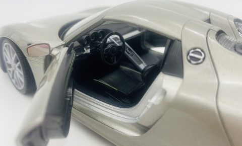 PORSCHE 918 Spyder 2014 model 24055 metal WELLY 1:24 grafitowy