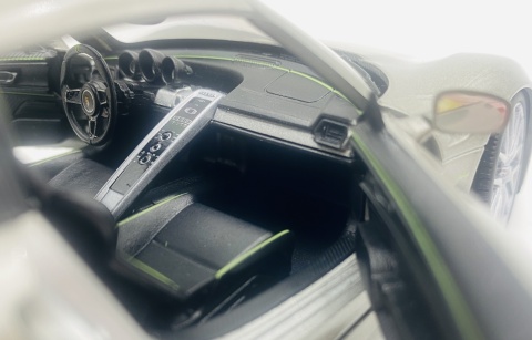 PORSCHE 918 Spyder 2014 model 24055 metal WELLY 1:24 grafitowy