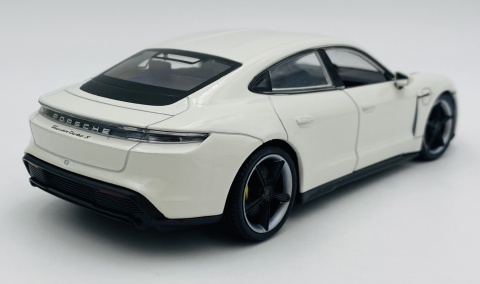 PORSCHE Taycan Turbo S model 24107 metal WELLY 1:24 biały