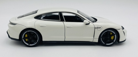 PORSCHE Taycan Turbo S model 24107 metal WELLY 1:24 biały