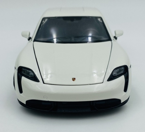 PORSCHE Taycan Turbo S model 24107 metal WELLY 1:24 biały