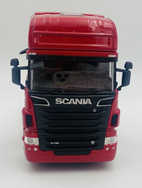 Scania V8 R730 3 osiowy ciągnik siodłowy model WELLY 32670 1:32 czerwony