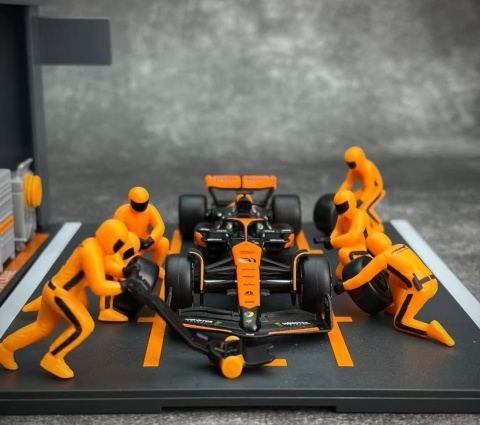 ZESTAW McLaren F1 #81 O. Piastri Pit Stop diorama 2024 MCL38 BBurago 1:43