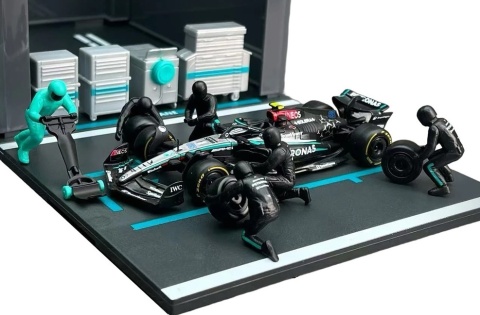 ZESTAW Mercedes F1 #63 G. Russell Pit Stop diorama 2024 W15 BBurago 1:43