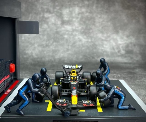 ZESTAW Red Bull F1 #1 Verstappen Pit Stop diorama 2024 RB20 BBurago 1:43