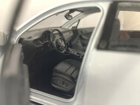 Porsche Macan Turbo Welly 1:24 Porsche Macan Turbo Welly 1:24