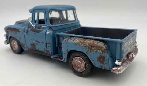 1955 GMC Blue Chip podrdzewiały 1:24 Motormax 79071 Weathered Treasures