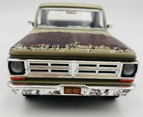 1972 Ford F-100 podrdzewiały 1:24 Motormax 79074 Weathered Treasures
