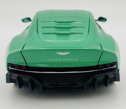 Aston Martin Valour metal model 24130 Welly 1:24