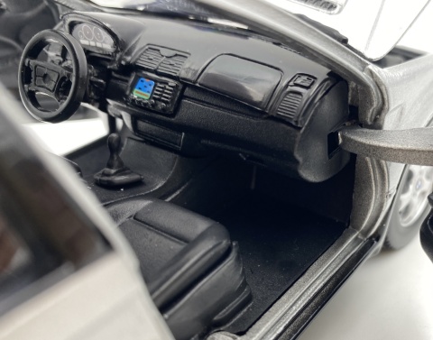 BMW X5 E53 2000 surfing z zestawem kempingowym 1:24 Motormax 79723