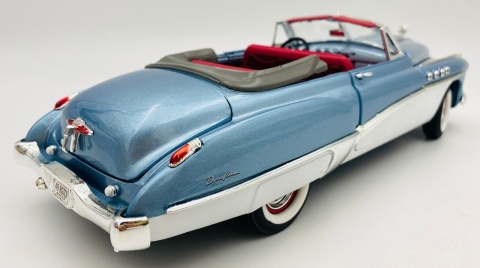 BUICK Roadmaster 1949 1:18 model Motormax 73116 jasny niebieski