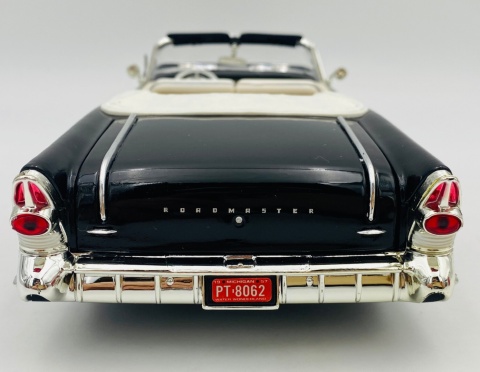 BUICK Roadmaster 1957 1:18 model Motormax 79008 czarny z czerwonym