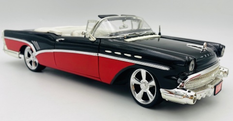 BUICK Roadmaster 1957 1:18 model Motormax 79008 czarny z czerwonym