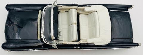 BUICK Roadmaster 1957 1:18 model Motormax 79008 czarny z czerwonym