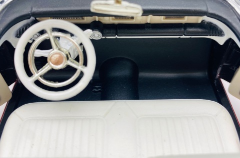 BUICK Roadmaster 1957 1:18 model Motormax 79008 czarny z czerwonym