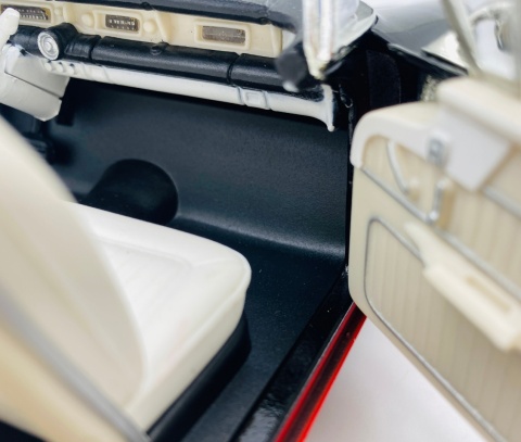 BUICK Roadmaster 1957 1:18 model Motormax 79008 czarny z czerwonym