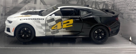 Chevrolet CAMARO ZL1 2017 #42 model 1:24 Motormax GT Racing 73797