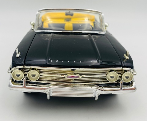 Chevrolet Impala 1960 tuning model 1:18 Motormax 79009 czarny z płomieniami