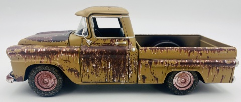 Chevy Apache Fleetside podrdzewiały 1:24 Motormax 79072 Weathered Treasures